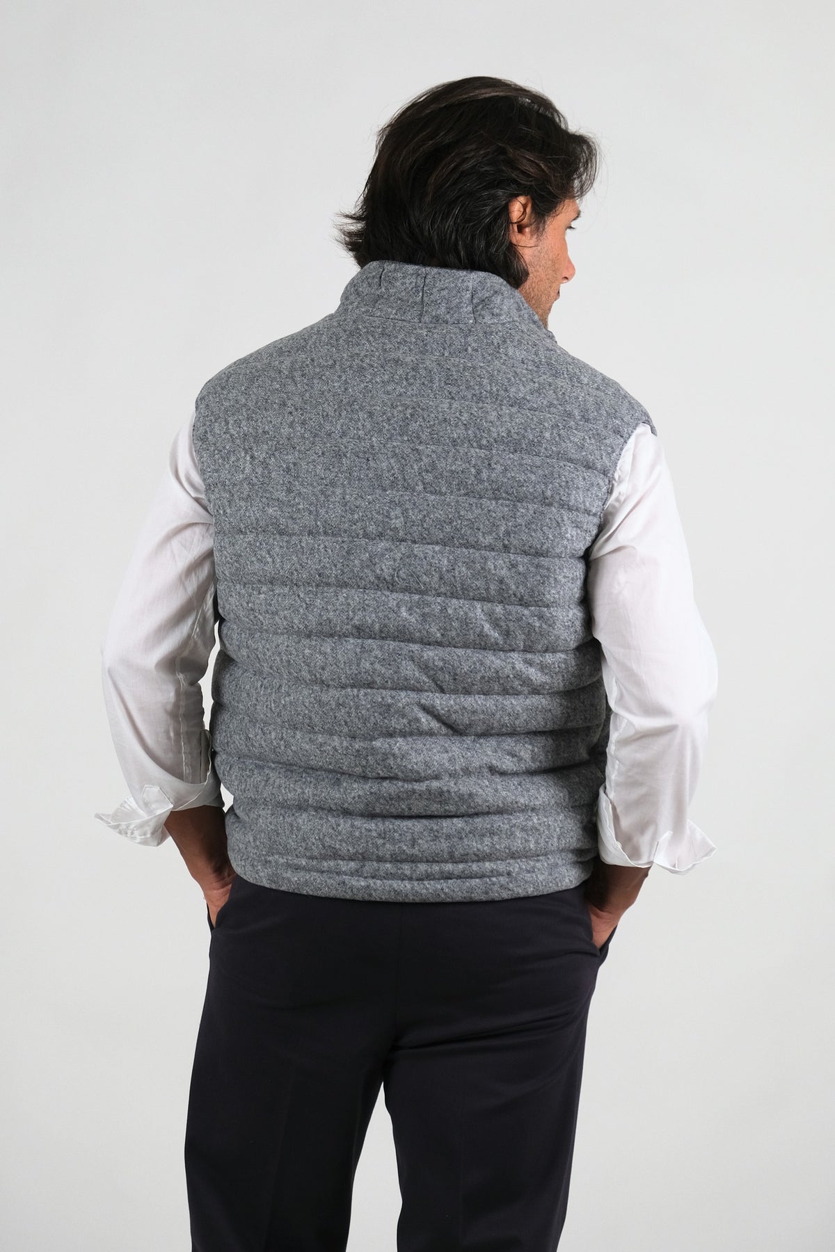 Smanicato KAZE - Grigio Chiaro, di spalle
